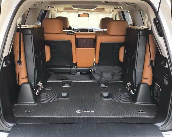 Белый Лексус ЛХ, объемом двигателя 5.7 л и пробегом 169 тыс. км за 37999 $, фото 12 на Automoto.ua