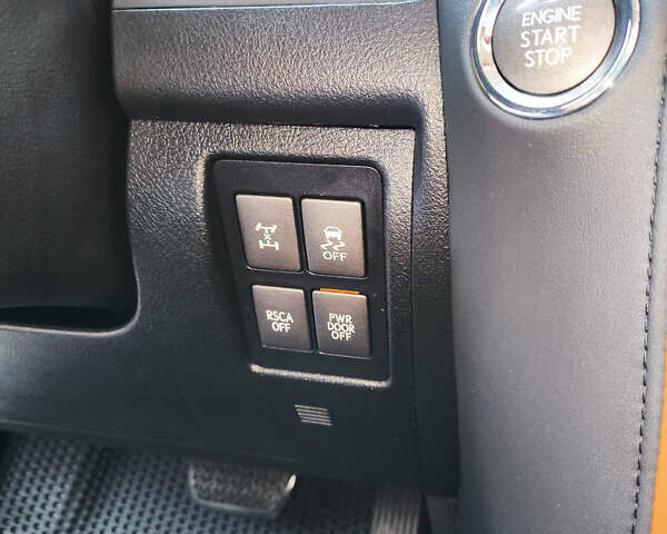 Белый Лексус ЛХ, объемом двигателя 5.7 л и пробегом 169 тыс. км за 37999 $, фото 35 на Automoto.ua