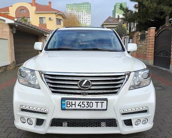 Белый Лексус ЛХ, объемом двигателя 5.7 л и пробегом 169 тыс. км за 37999 $, фото 2 на Automoto.ua