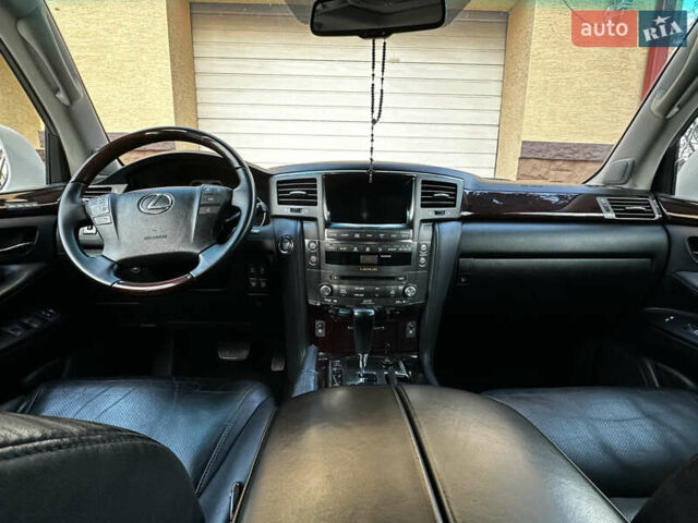 Белый Лексус ЛХ, объемом двигателя 5.66 л и пробегом 192 тыс. км за 29999 $, фото 18 на Automoto.ua