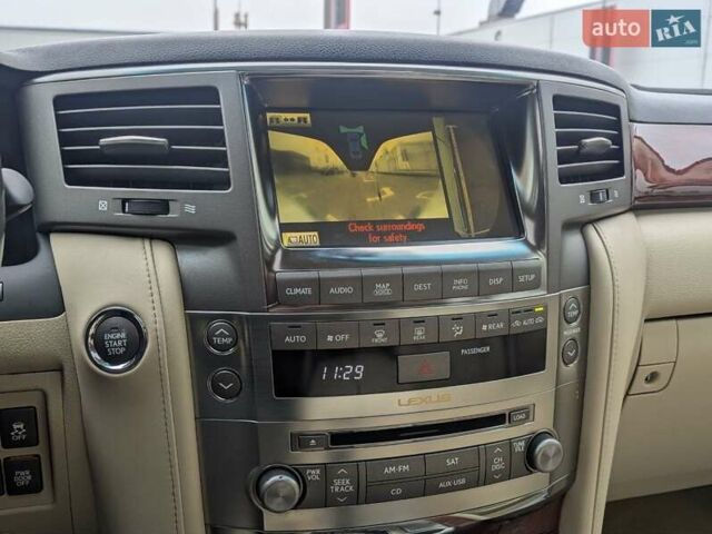 Белый Лексус ЛХ, объемом двигателя 5.7 л и пробегом 260 тыс. км за 24000 $, фото 13 на Automoto.ua