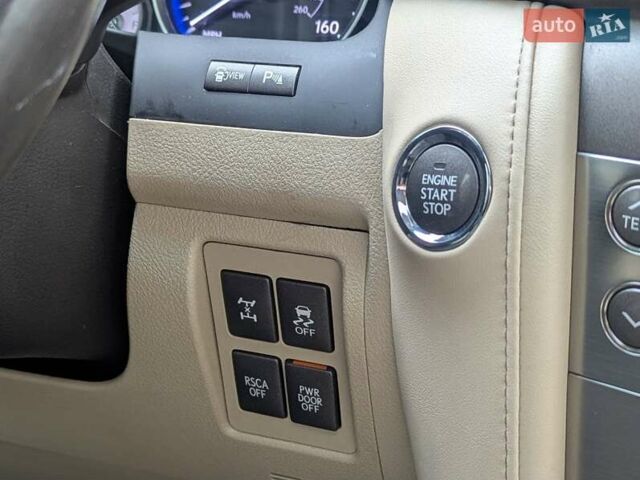 Белый Лексус ЛХ, объемом двигателя 5.7 л и пробегом 260 тыс. км за 24000 $, фото 27 на Automoto.ua