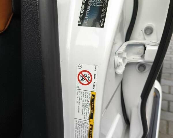 Белый Лексус ЛХ, объемом двигателя 5.7 л и пробегом 169 тыс. км за 37999 $, фото 31 на Automoto.ua