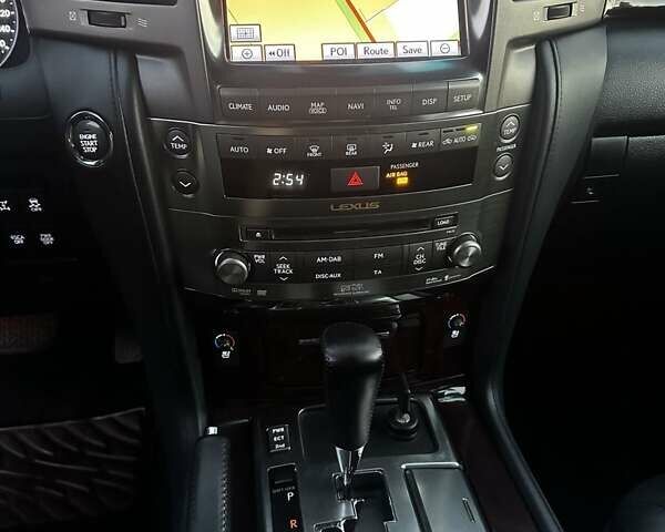 Белый Лексус ЛХ, объемом двигателя 5.66 л и пробегом 333 тыс. км за 24777 $, фото 30 на Automoto.ua