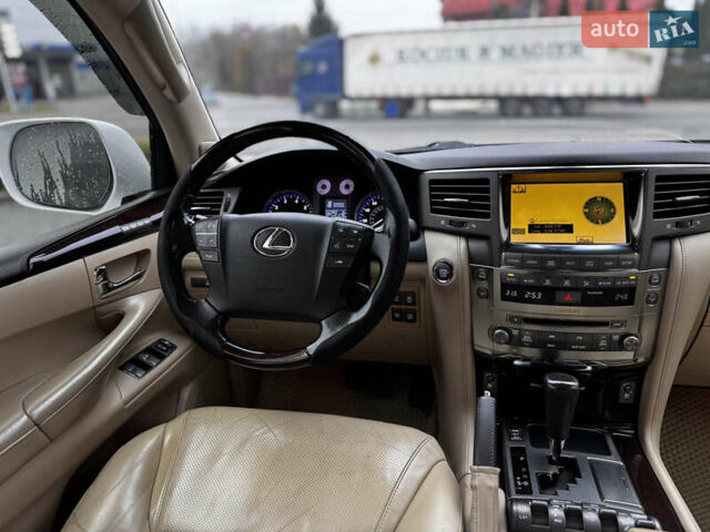 Белый Лексус ЛХ, объемом двигателя 5.66 л и пробегом 287 тыс. км за 28900 $, фото 6 на Automoto.ua