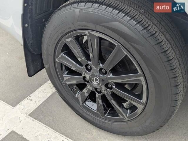 Белый Лексус ЛХ, объемом двигателя 5.7 л и пробегом 260 тыс. км за 24000 $, фото 24 на Automoto.ua