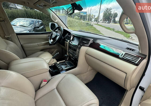 Белый Лексус ЛХ, объемом двигателя 5.66 л и пробегом 173 тыс. км за 30500 $, фото 11 на Automoto.ua