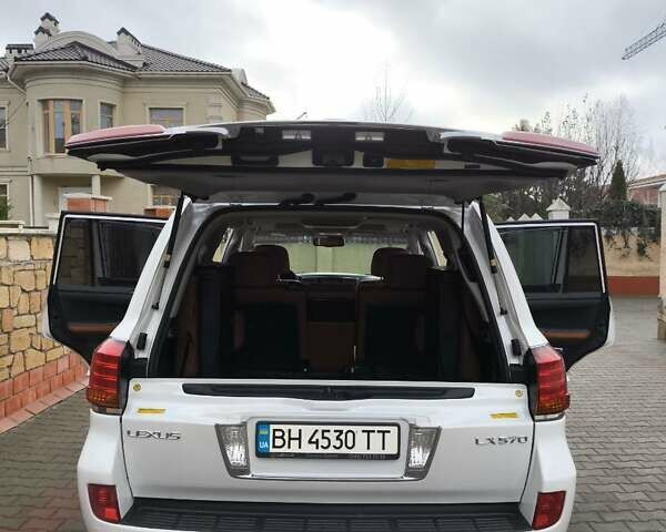 Белый Лексус ЛХ, объемом двигателя 5.7 л и пробегом 169 тыс. км за 37999 $, фото 10 на Automoto.ua