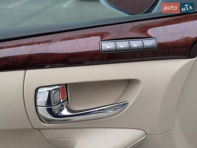 Белый Лексус ЛХ, объемом двигателя 5.7 л и пробегом 260 тыс. км за 24000 $, фото 18 на Automoto.ua