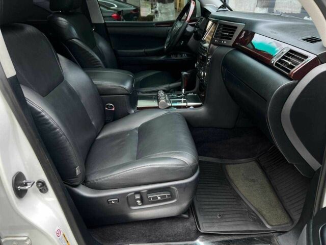 Білий Лексус ЛХ, об'ємом двигуна 5.7 л та пробігом 250 тис. км за 27900 $, фото 9 на Automoto.ua