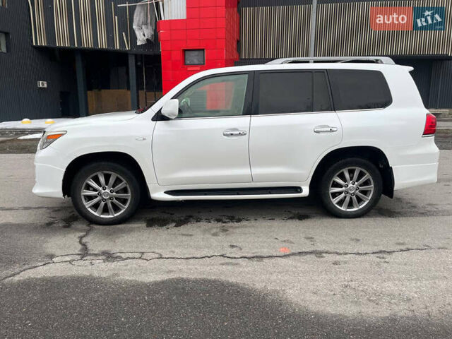 Белый Лексус ЛХ, объемом двигателя 5.66 л и пробегом 197 тыс. км за 27750 $, фото 2 на Automoto.ua