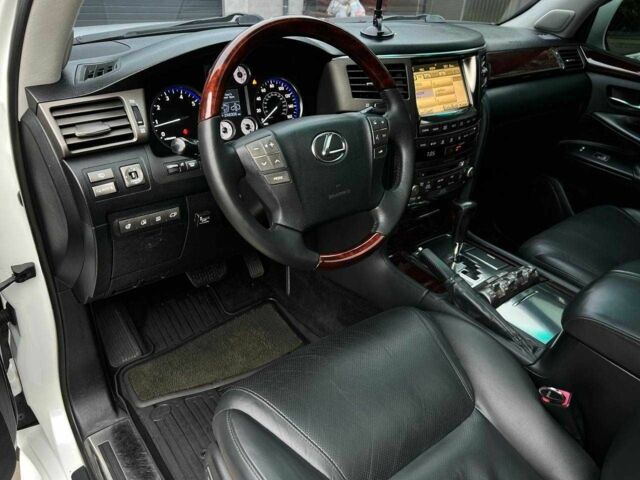 Білий Лексус ЛХ, об'ємом двигуна 5.7 л та пробігом 250 тис. км за 27900 $, фото 21 на Automoto.ua