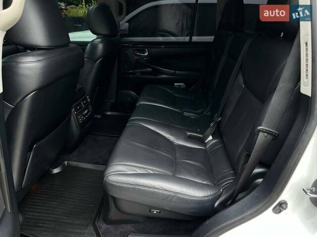 Белый Лексус ЛХ, объемом двигателя 5.66 л и пробегом 250 тыс. км за 26900 $, фото 26 на Automoto.ua