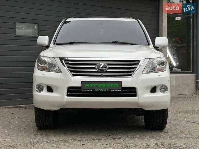 Белый Лексус ЛХ, объемом двигателя 5.66 л и пробегом 250 тыс. км за 26900 $, фото 6 на Automoto.ua