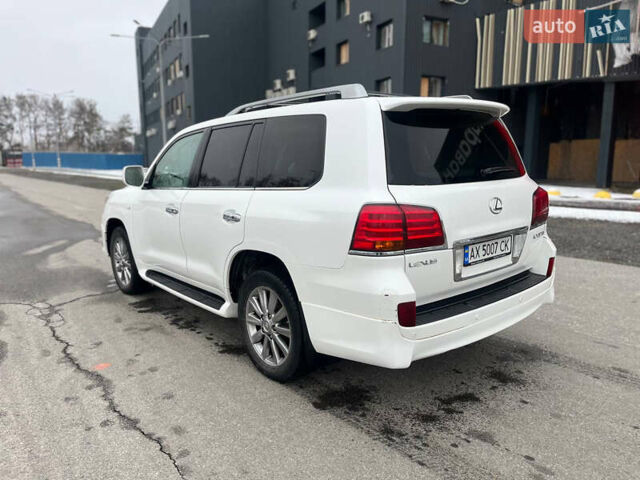 Белый Лексус ЛХ, объемом двигателя 5.66 л и пробегом 197 тыс. км за 27750 $, фото 3 на Automoto.ua