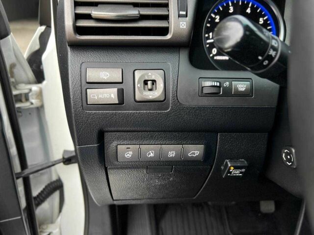 Білий Лексус ЛХ, об'ємом двигуна 5.7 л та пробігом 250 тис. км за 27900 $, фото 13 на Automoto.ua