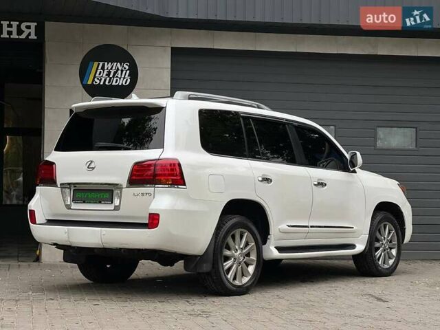 Белый Лексус ЛХ, объемом двигателя 5.66 л и пробегом 250 тыс. км за 26900 $, фото 8 на Automoto.ua
