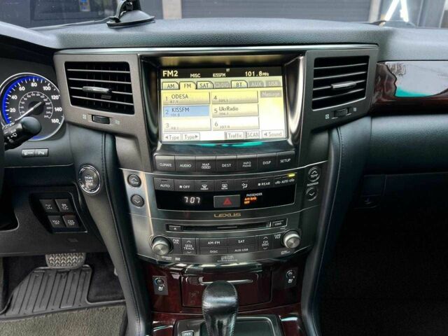Білий Лексус ЛХ, об'ємом двигуна 5.7 л та пробігом 250 тис. км за 27900 $, фото 15 на Automoto.ua