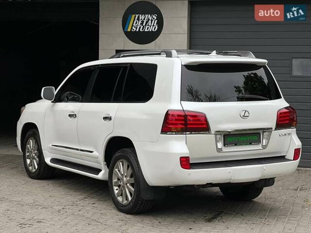 Белый Лексус ЛХ, объемом двигателя 5.66 л и пробегом 250 тыс. км за 26900 $, фото 9 на Automoto.ua