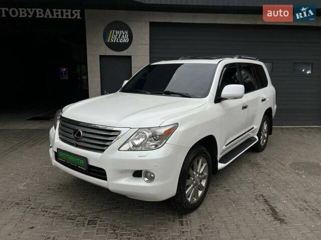 Белый Лексус ЛХ, объемом двигателя 5.66 л и пробегом 250 тыс. км за 26900 $, фото 5 на Automoto.ua