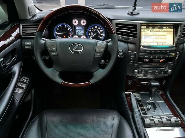 Белый Лексус ЛХ, объемом двигателя 5.66 л и пробегом 250 тыс. км за 26900 $, фото 16 на Automoto.ua