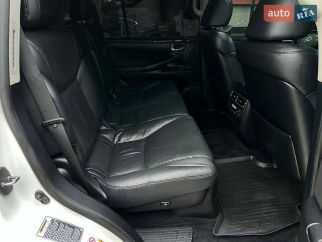 Белый Лексус ЛХ, объемом двигателя 5.66 л и пробегом 250 тыс. км за 26900 $, фото 18 на Automoto.ua