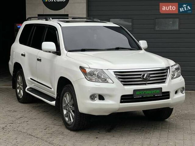 Белый Лексус ЛХ, объемом двигателя 5.66 л и пробегом 250 тыс. км за 26900 $, фото 3 на Automoto.ua