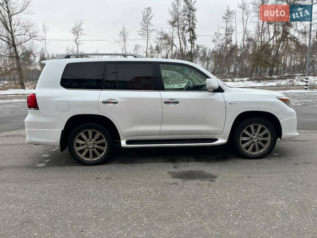 Белый Лексус ЛХ, объемом двигателя 5.66 л и пробегом 197 тыс. км за 27750 $, фото 4 на Automoto.ua