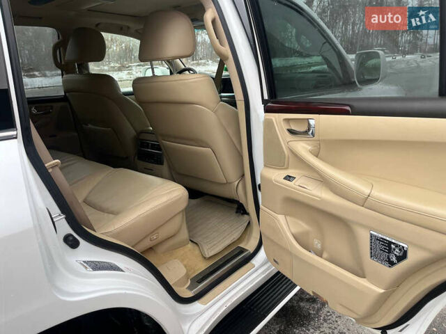 Белый Лексус ЛХ, объемом двигателя 5.66 л и пробегом 197 тыс. км за 27750 $, фото 5 на Automoto.ua