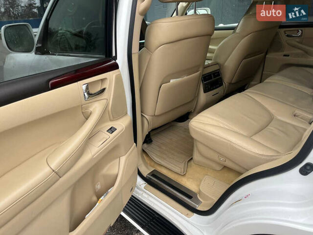 Белый Лексус ЛХ, объемом двигателя 5.66 л и пробегом 197 тыс. км за 27750 $, фото 7 на Automoto.ua