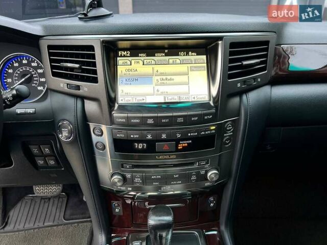 Белый Лексус ЛХ, объемом двигателя 5.66 л и пробегом 250 тыс. км за 26900 $, фото 21 на Automoto.ua