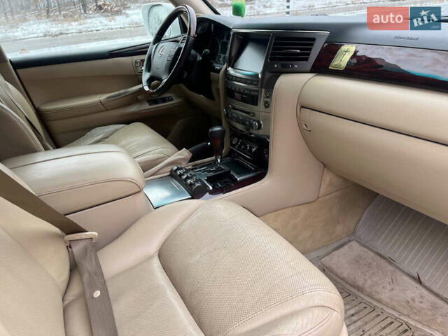Белый Лексус ЛХ, объемом двигателя 5.66 л и пробегом 197 тыс. км за 27750 $, фото 9 на Automoto.ua