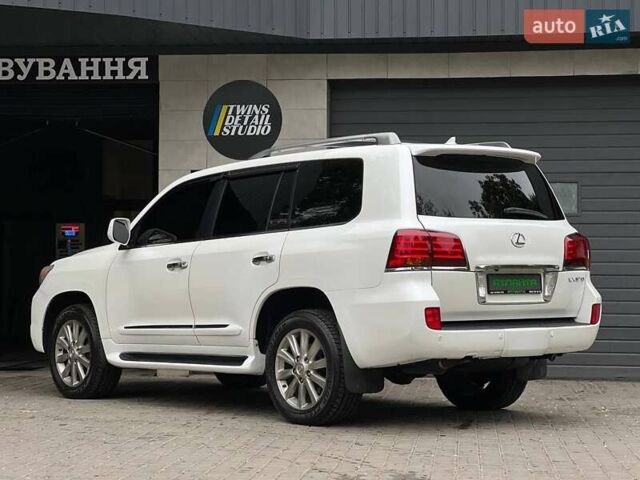 Белый Лексус ЛХ, объемом двигателя 5.66 л и пробегом 250 тыс. км за 26900 $, фото 10 на Automoto.ua