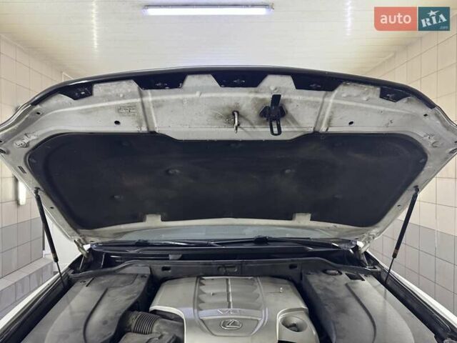 Белый Лексус ЛХ, объемом двигателя 5.66 л и пробегом 200 тыс. км за 33333 $, фото 40 на Automoto.ua