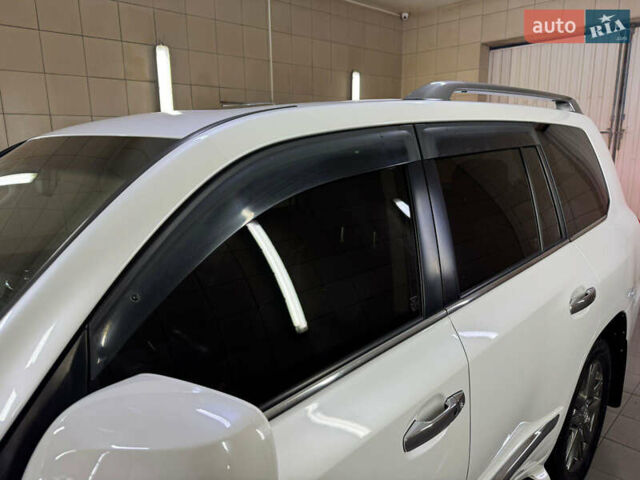 Білий Лексус ЛХ, об'ємом двигуна 0 л та пробігом 240 тис. км за 26500 $, фото 48 на Automoto.ua