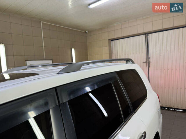 Білий Лексус ЛХ, об'ємом двигуна 0 л та пробігом 240 тис. км за 26500 $, фото 50 на Automoto.ua