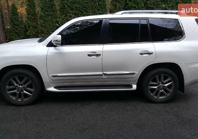 Белый Лексус ЛХ, объемом двигателя 5.66 л и пробегом 101 тыс. км за 47000 $, фото 3 на Automoto.ua