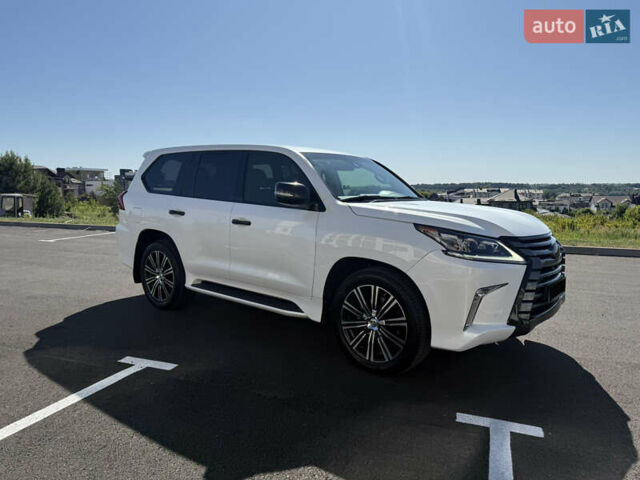 Белый Лексус ЛХ, объемом двигателя 4.46 л и пробегом 235 тыс. км за 56900 $, фото 4 на Automoto.ua