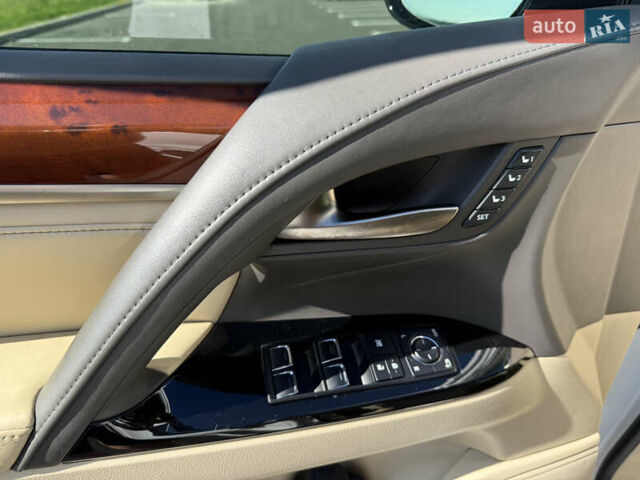 Белый Лексус ЛХ, объемом двигателя 4.46 л и пробегом 235 тыс. км за 56900 $, фото 21 на Automoto.ua