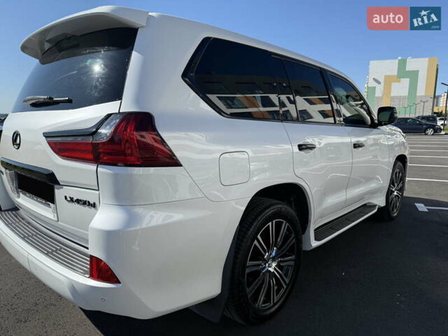 Белый Лексус ЛХ, объемом двигателя 4.46 л и пробегом 235 тыс. км за 56900 $, фото 11 на Automoto.ua