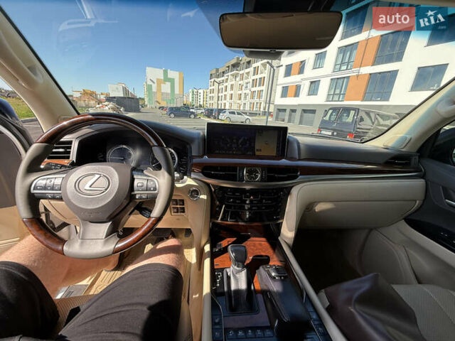 Белый Лексус ЛХ, объемом двигателя 4.46 л и пробегом 235 тыс. км за 56900 $, фото 14 на Automoto.ua