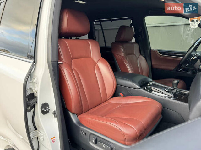 Білий Лексус ЛХ, об'ємом двигуна 4.5 л та пробігом 162 тис. км за 53950 $, фото 54 на Automoto.ua