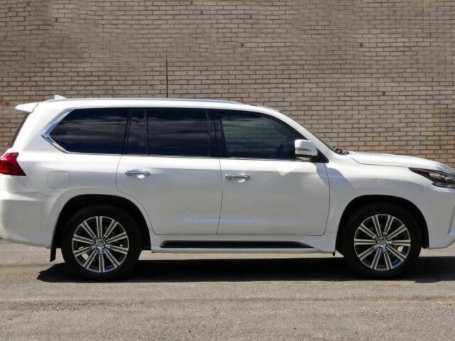 Белый Лексус ЛХ, объемом двигателя 5.7 л и пробегом 75 тыс. км за 40000 $, фото 3 на Automoto.ua