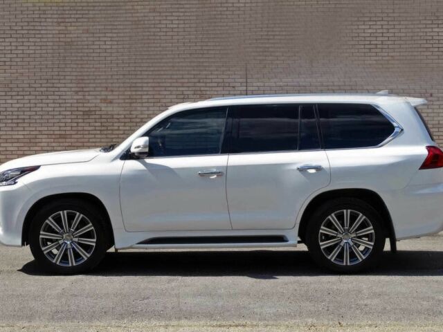 Белый Лексус ЛХ, объемом двигателя 5.7 л и пробегом 75 тыс. км за 40000 $, фото 4 на Automoto.ua