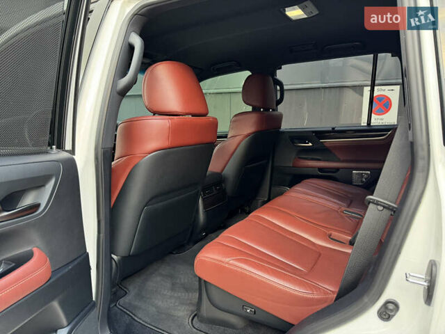 Білий Лексус ЛХ, об'ємом двигуна 4.5 л та пробігом 162 тис. км за 53950 $, фото 24 на Automoto.ua