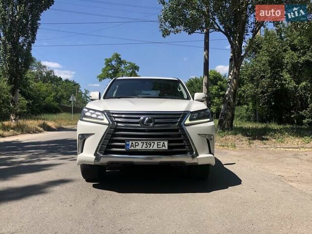 Белый Лексус ЛХ, объемом двигателя 4.5 л и пробегом 210 тыс. км за 61000 $, фото 1 на Automoto.ua