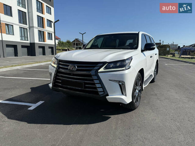 Белый Лексус ЛХ, объемом двигателя 4.46 л и пробегом 235 тыс. км за 56900 $, фото 2 на Automoto.ua