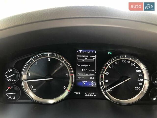 Белый Лексус ЛХ, объемом двигателя 4.5 л и пробегом 210 тыс. км за 61000 $, фото 13 на Automoto.ua