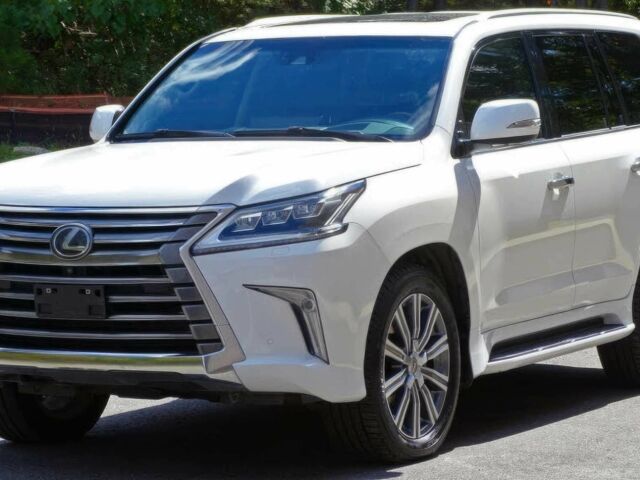 Белый Лексус ЛХ, объемом двигателя 5.7 л и пробегом 75 тыс. км за 40000 $, фото 2 на Automoto.ua