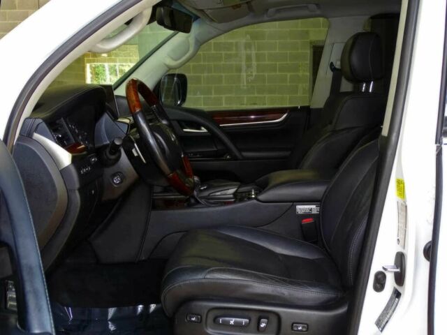 Белый Лексус ЛХ, объемом двигателя 5.7 л и пробегом 75 тыс. км за 40000 $, фото 8 на Automoto.ua